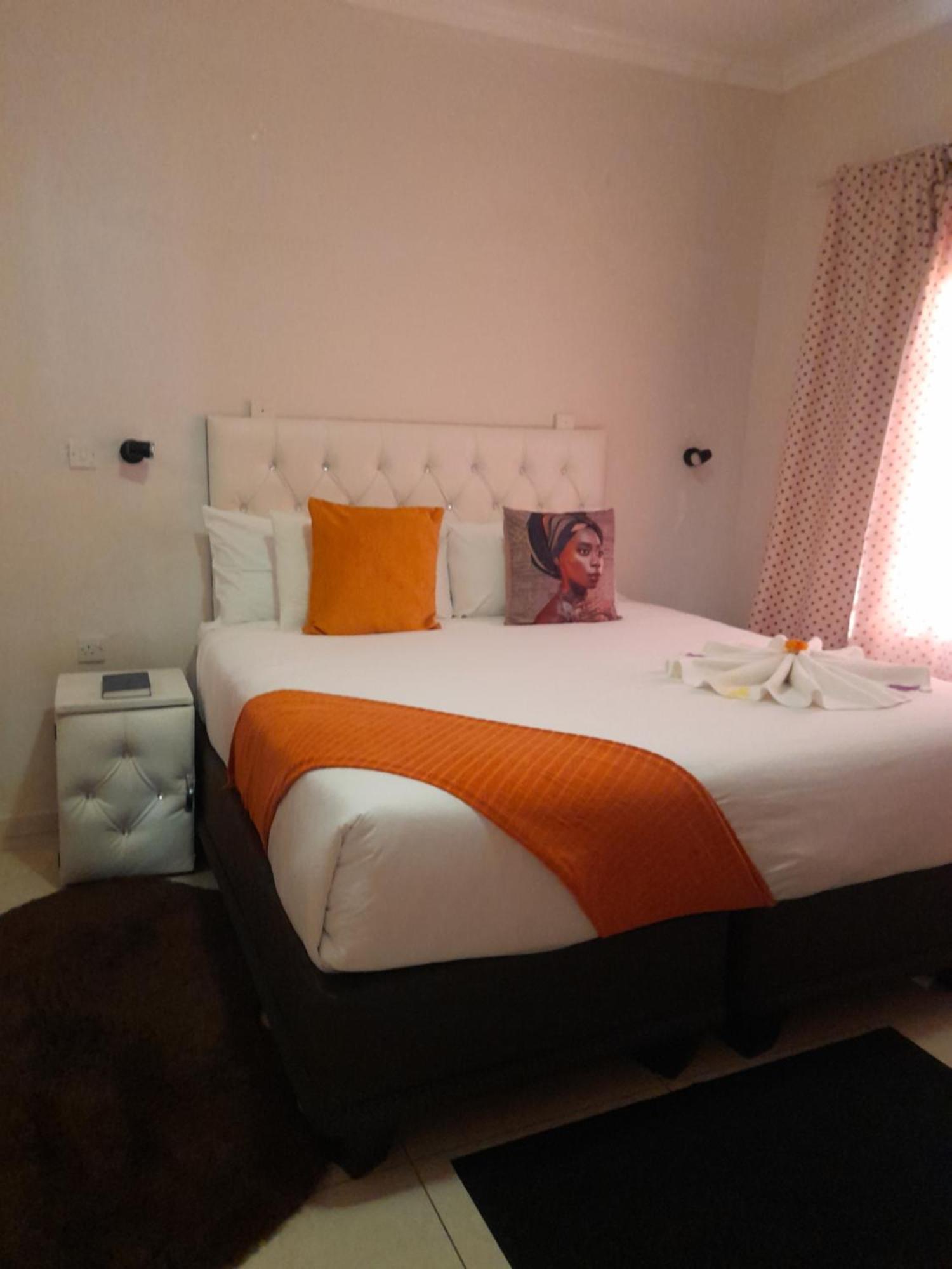 Serowe Rest & Digest B&B 외부 사진