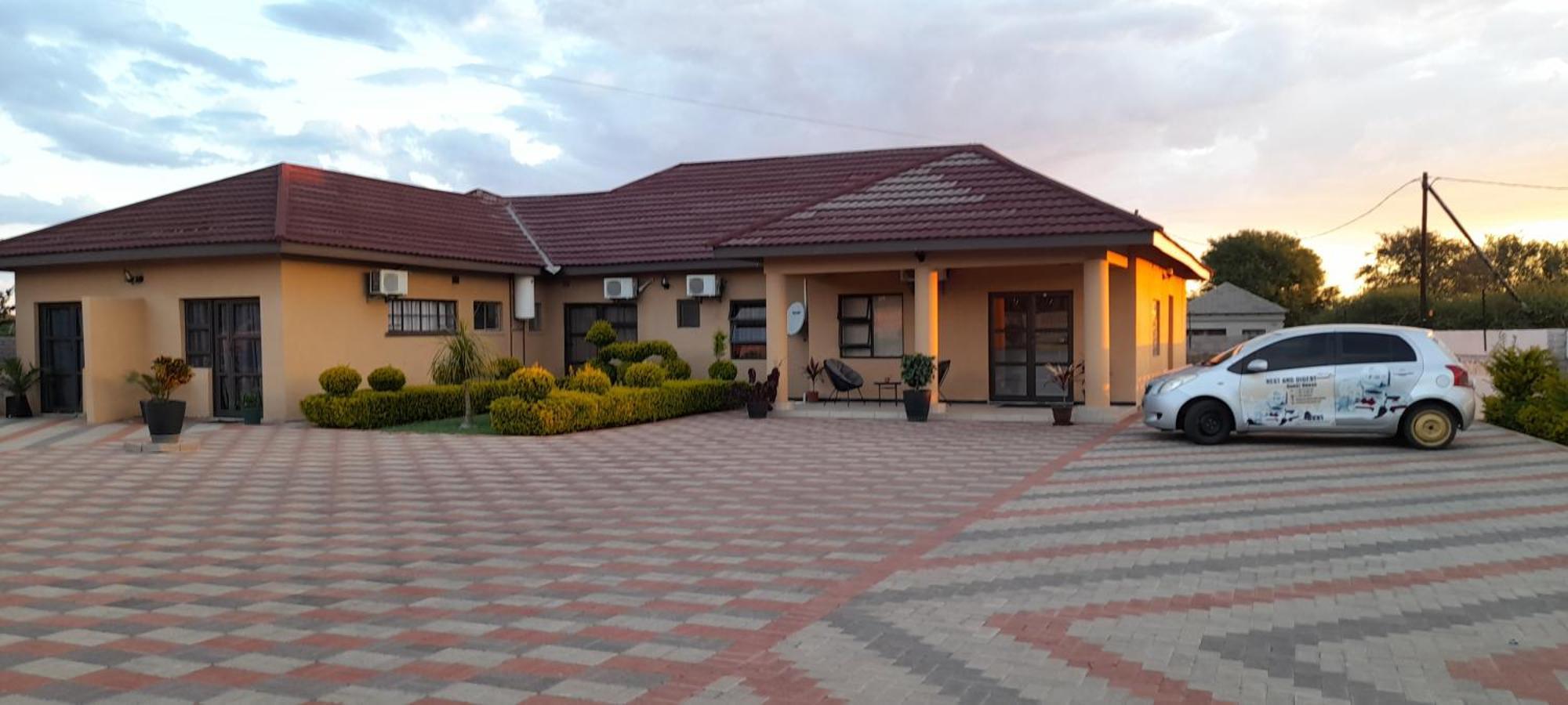 Serowe Rest & Digest B&B 외부 사진